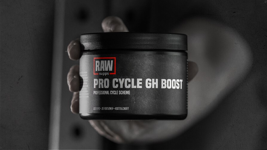 K�si pitelee RAW GH Boost -purkkia ilmassa saliymp�rist�ss�. 