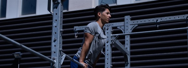 Voimavetoharjoitus (muscle-up)