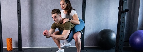 Paritreeni - treenaa sek tavallisia lihaksia ett naurulihaksia!