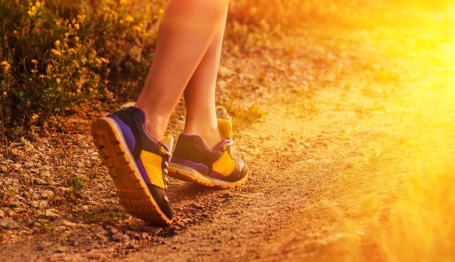 Henkilö kävelee Henkilö kävelee